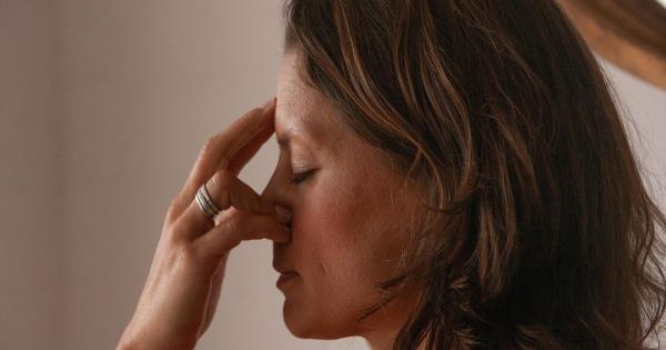 专家说，如何做面部瑜伽让你看起来年轻