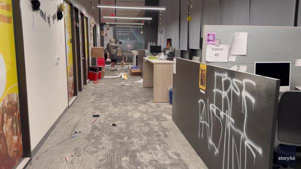 加州州立大学洛杉矶分校亲巴勒斯坦抗议活动导致数万人破坏校园建筑